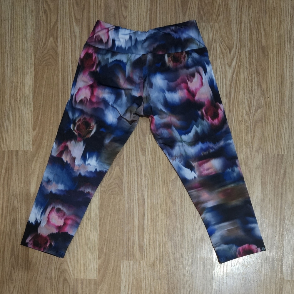 Abstract Multicolor Printed Capris